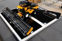 UH - New Holland CR11 combine harvester op banden