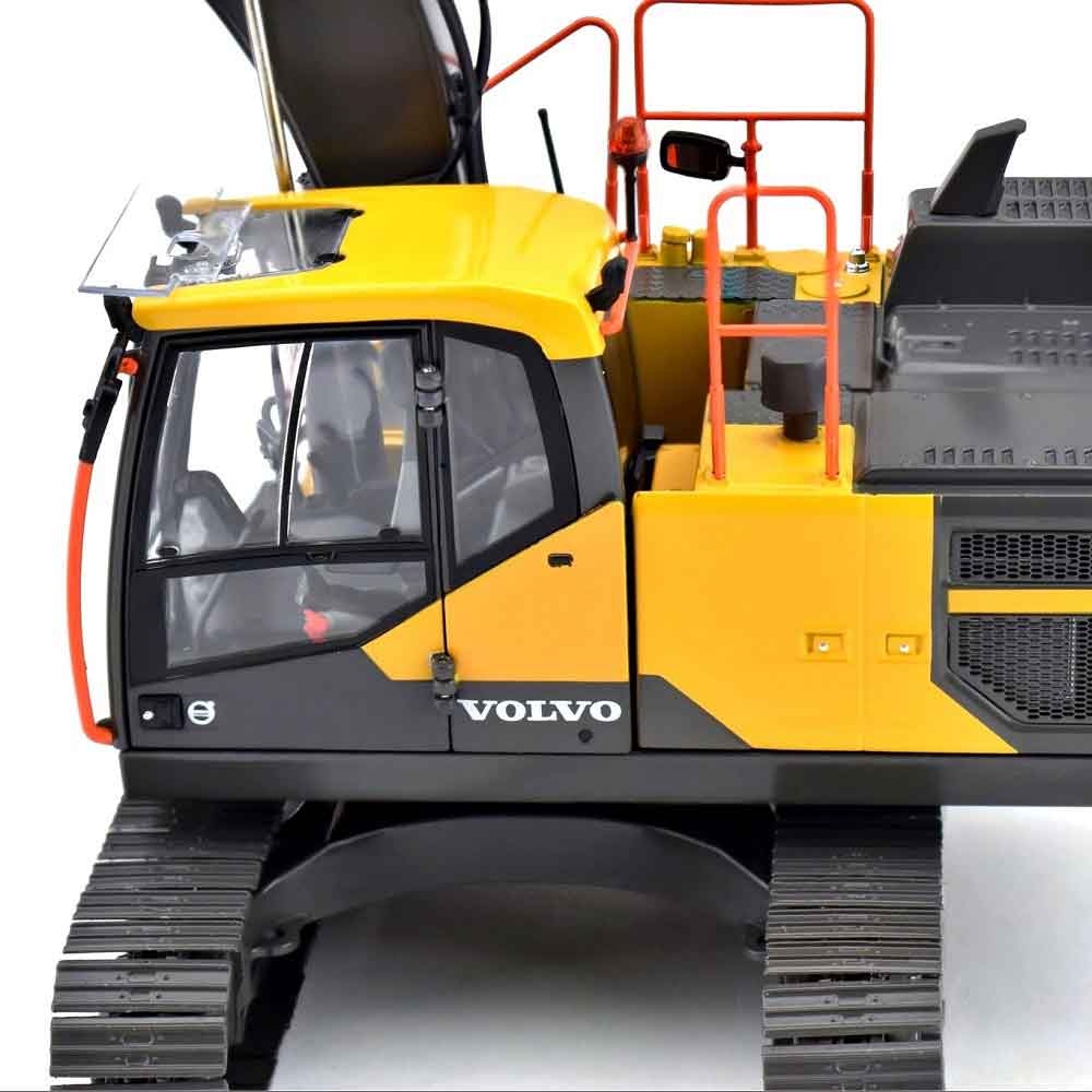 AT-Collections - Volvo EC220E Excavator - 1/32