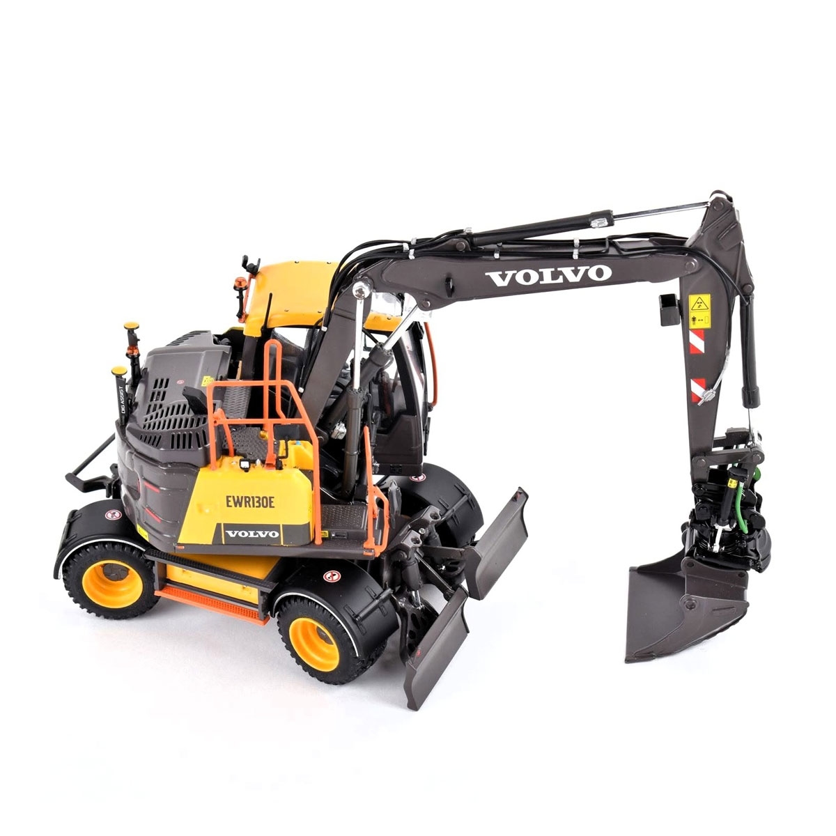 AT-Collections - Volvo EWR 130E bandenkraan + Nokian Ground Kare + Steelwrist tiltrotator