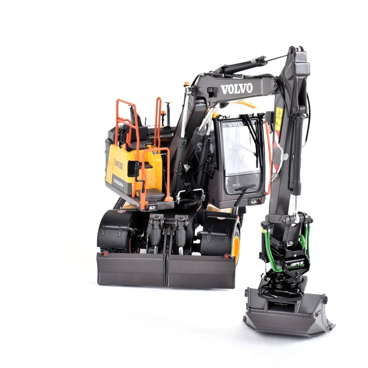 AT-Collections - Volvo EWR 130E bandenkraan + Nokian Ground Kare + Steelwrist tiltrotator