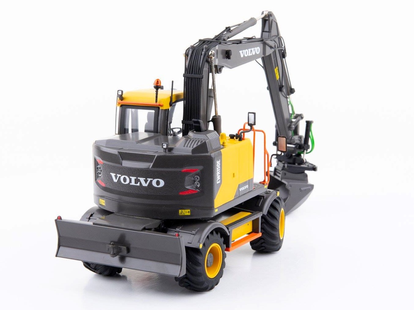 AT-Collections 2018 - Volvo EWR150E - Wheeled Excavator