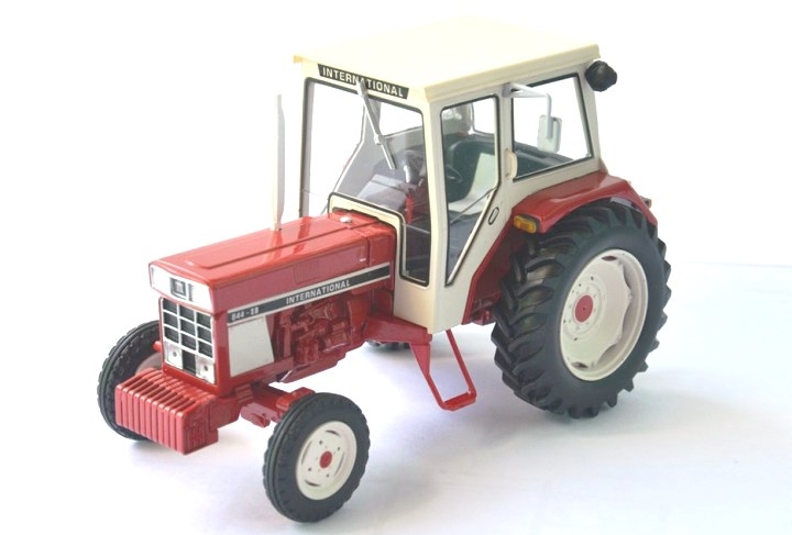 International - IH 844 SB - 2WD