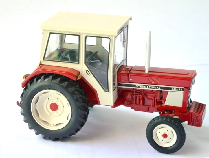 International - IH 844 SB - 2WD