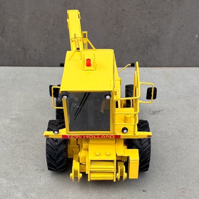 New Holland 2305 6-rijige maishakselaar (1992-1996) - In metaal aangepast model op basis kit Manu-S