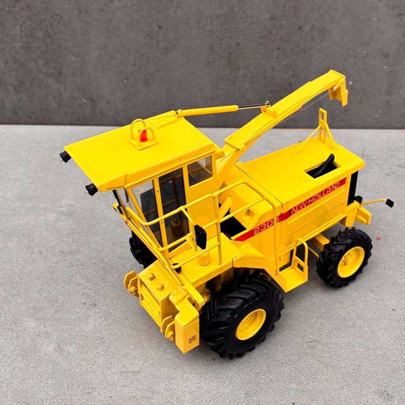 New Holland 2305 6-rijige maishakselaar (1992-1996) - In metaal aangepast model op basis kit Manu-S