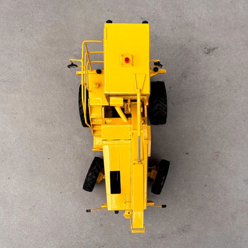 New Holland 2305 6-row maize chopper (1992-1996) - Chassis, cabin and steering axle partly in metal