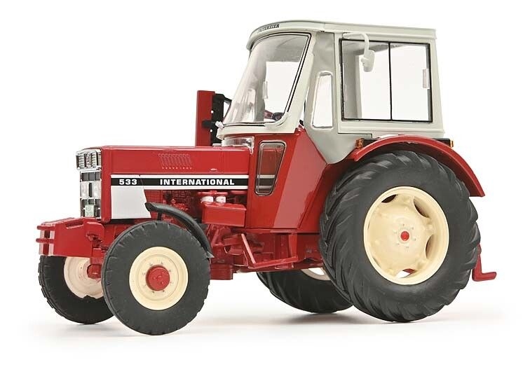 Schuco - IHC - International 533 met Fritzmeier Cabine en Maaibalk