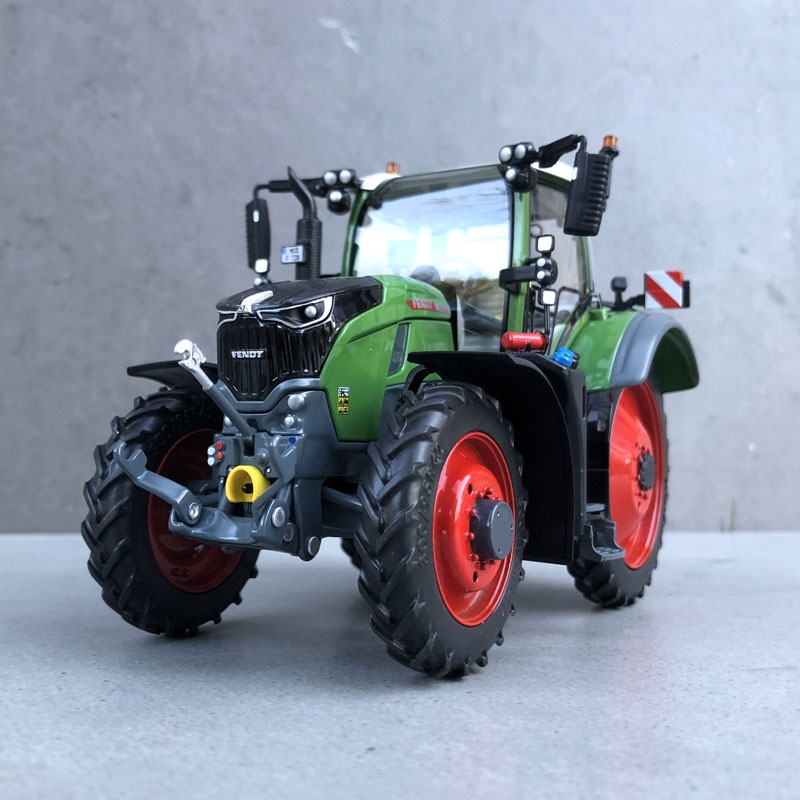 Universal - Émulation 1: 32 Modèle en alliage de tracteur agricole