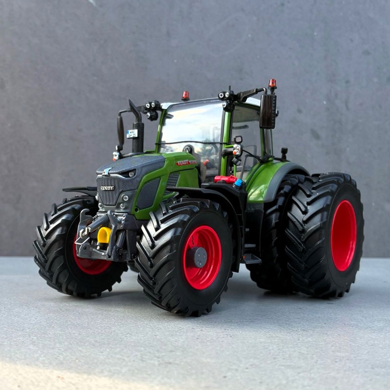 UH - Fendt 620 Vario with wide dual rear tyres - manually converted