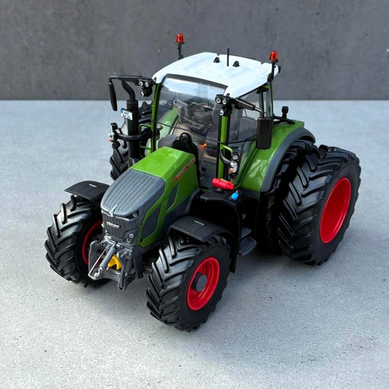 UH - Fendt 620 Vario with wide dual rear tyres - manually converted