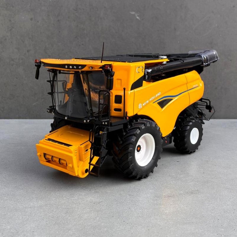 UH - New-Holland CR10.90 Mähdrescher mit Reifen – Kundenspezifische Modifikation