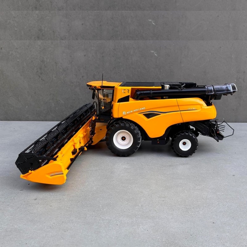 UH - New-Holland CR10.90 Mähdrescher mit Reifen – Kundenspezifische Modifikation