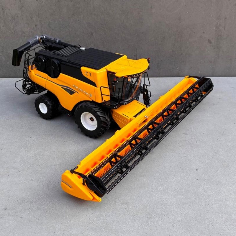 UH - New-Holland CR10.90 Mähdrescher mit Reifen – Kundenspezifische Modifikation