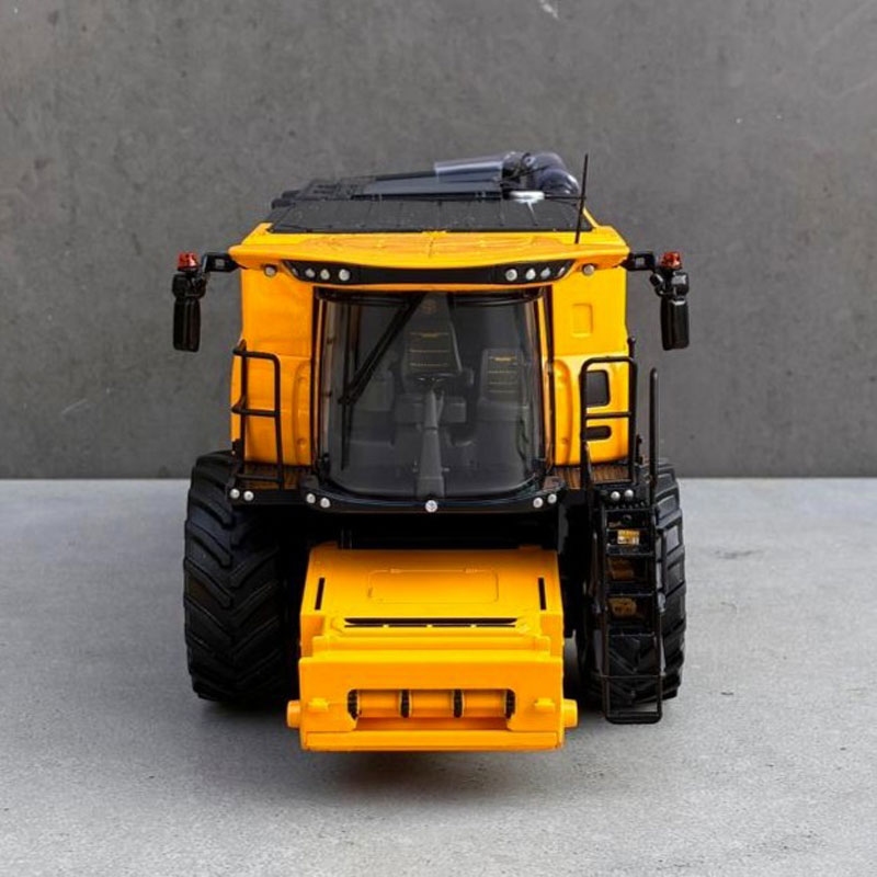 UH - New-Holland CR10.90 Mähdrescher mit Reifen – Kundenspezifische Modifikation