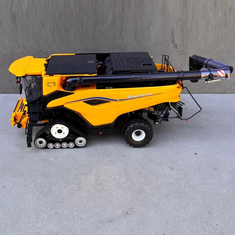UH - New Holland CR11 tracked combine harvester - Custom modification