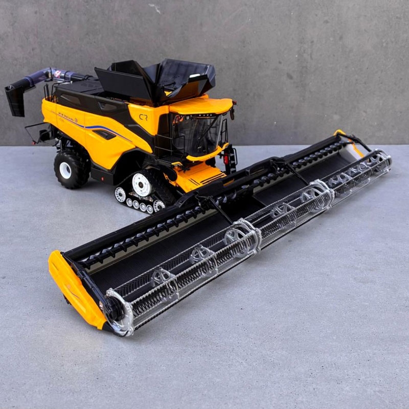 UH - New Holland CR11 tracked combine harvester - Custom modification