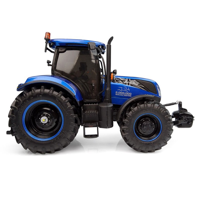 UH - New Holland T7.225 "2 millionnième" tracteur produit à Basildon (2024)