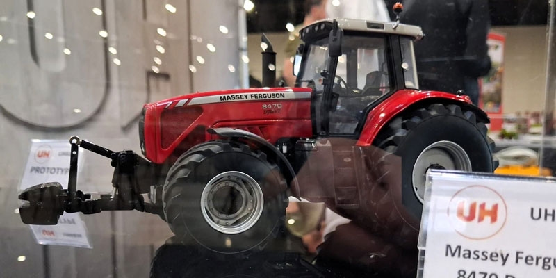 UH 2026 - Massey Ferguson 8470 Dyna-VT with weight in front linkage (2004-2008)