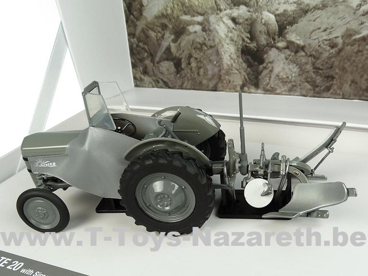 Universal Hobbies - Ferguson TEA20 + Rumptstad EK Ploug