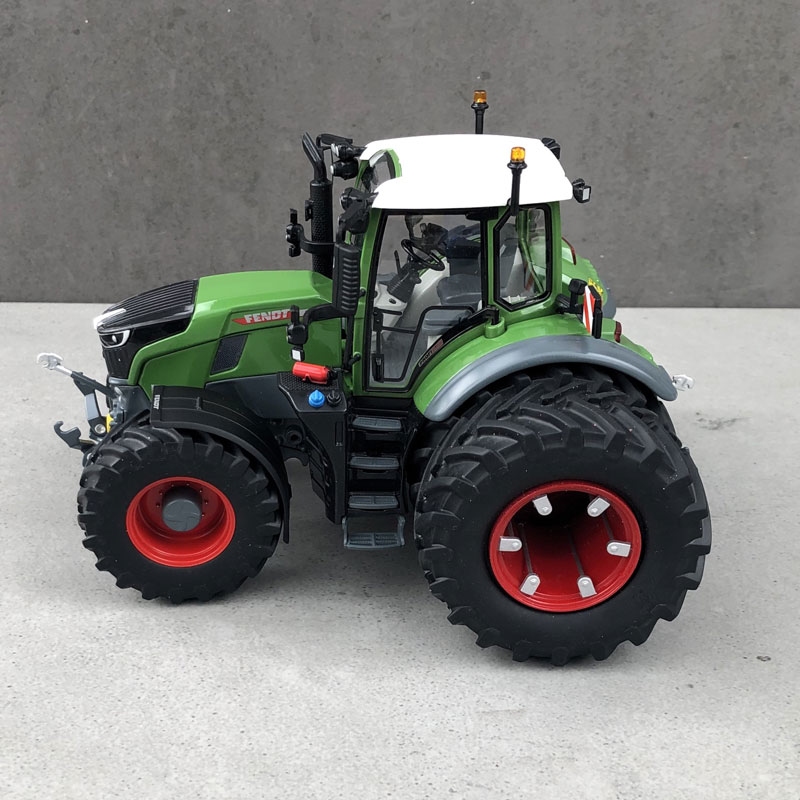 Wiking - Fendt 728 Vario with removable rear twin wheels