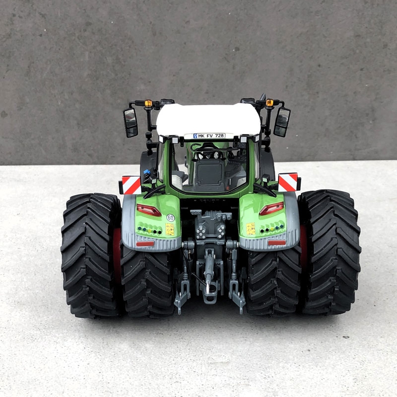 Wiking - Fendt 728 Vario with removable rear twin wheels