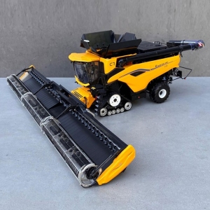 UH - New Holland CR11 maaidorser op rupsbanden  - handmatig verbouwd